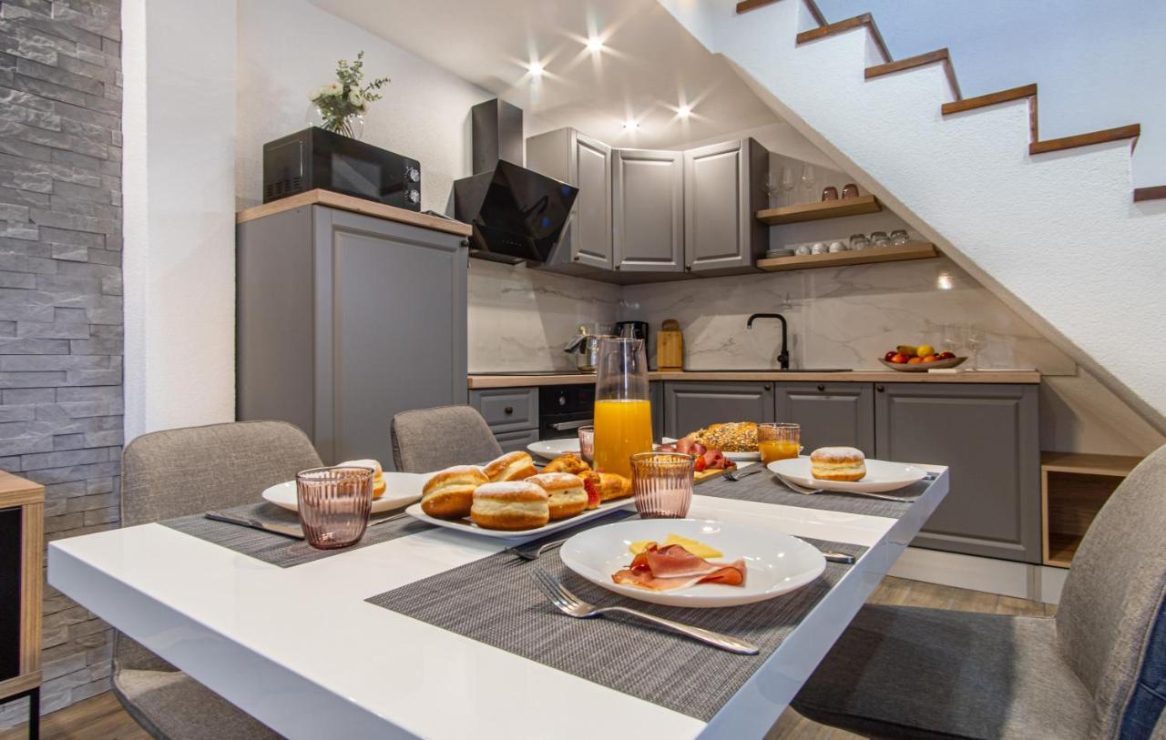 Su Casa - At Kastela Oldtown Apartment Ngoại thất bức ảnh